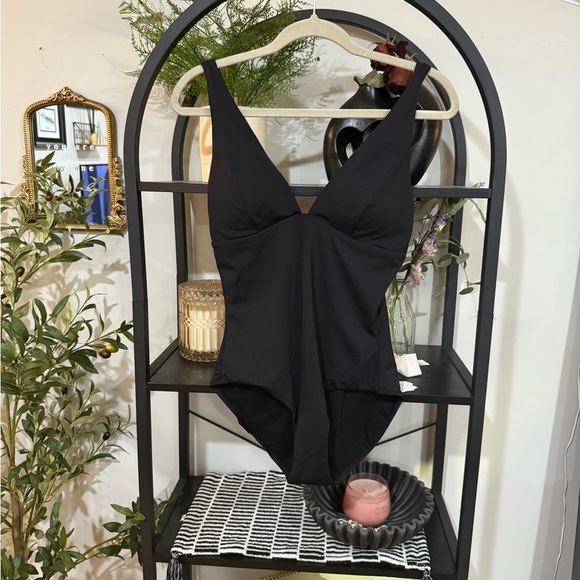 sea level swim Sleek Black One-Piece Swimsuit with V-Neck size 8 - Picture 2 of 11